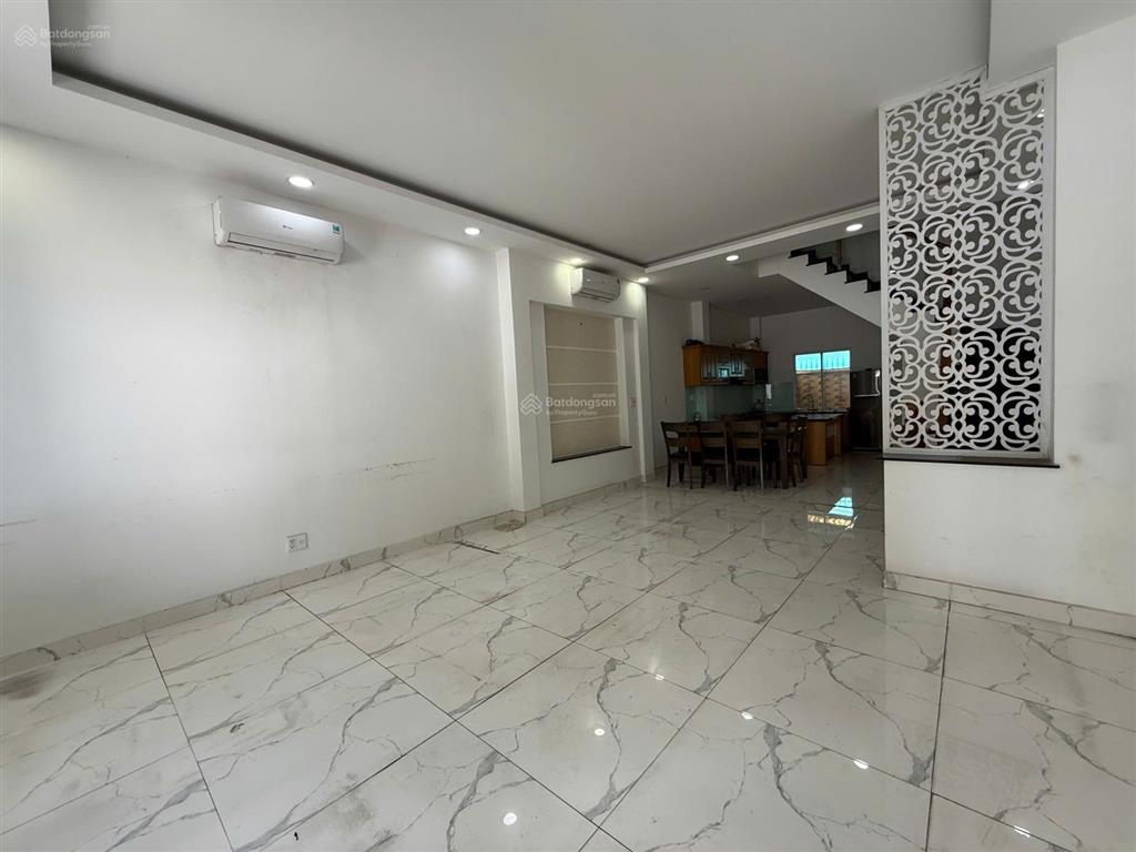 Cho thuê căn biệt thự liền kề vườn 150m2 oasis 3 kdc việt sing  em 0909 901 ***