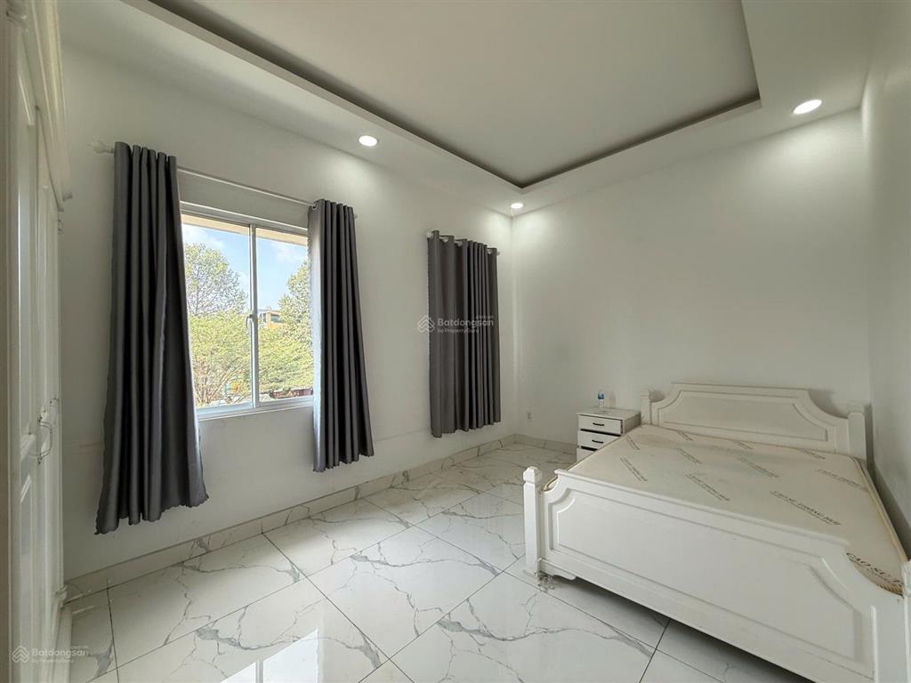 Cho thuê căn biệt thự liền kề vườn 150m2 oasis 3 kdc việt sing  em 0909 901 ***