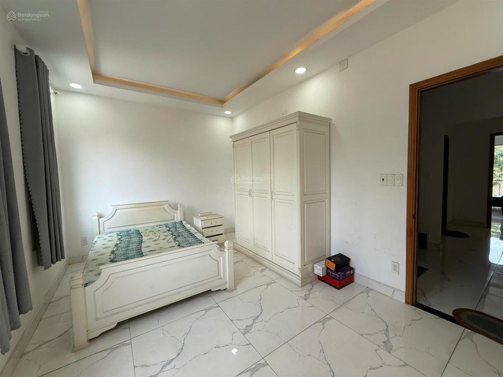 Cho thuê căn biệt thự liền kề vườn 150m2 oasis 3 kdc việt sing  em 0909 901 ***