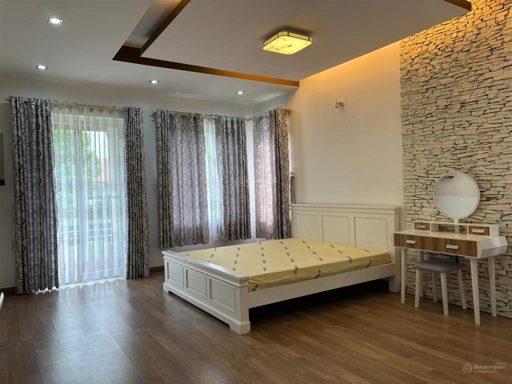 Cho thuê biệt thự 300m2 nhà đẹp tại the oasis kdc việt sing cạnh aeon mall  0909 901 ***