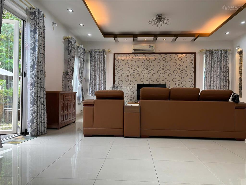 Cho thuê biệt thự 300m2 nhà đẹp tại the oasis kdc việt sing cạnh aeon mall  0909 901 ***