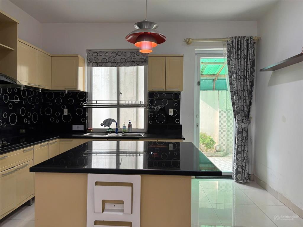 Cho thuê biệt thự 300m2 nhà đẹp tại the oasis kdc việt sing cạnh aeon mall  0909 901 ***