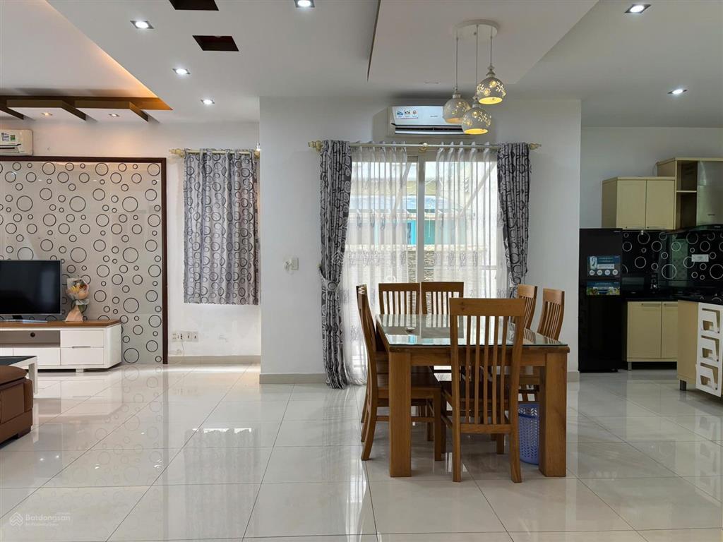 Cho thuê biệt thự 300m2 nhà đẹp tại the oasis kdc việt sing cạnh aeon mall  0909 901 ***