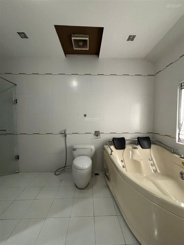 Cho thuê biệt thự 300m2 nhà đẹp tại the oasis kdc việt sing cạnh aeon mall  0909 901 ***