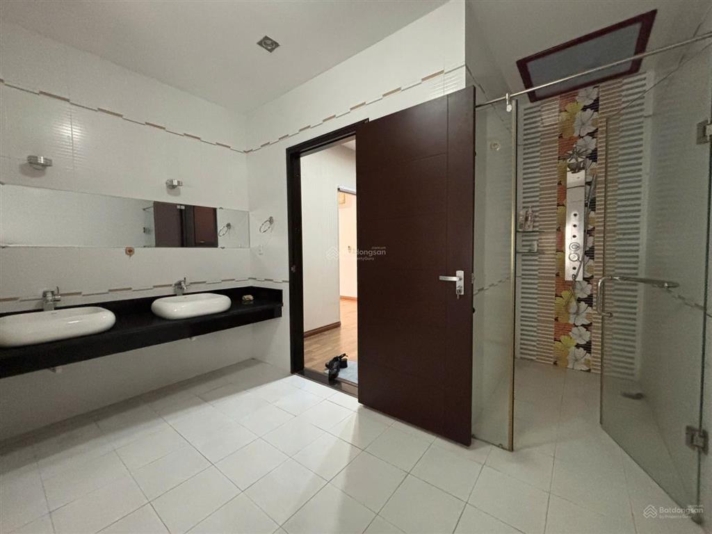 Cho thuê biệt thự 300m2 nhà đẹp tại the oasis kdc việt sing cạnh aeon mall  0909 901 ***