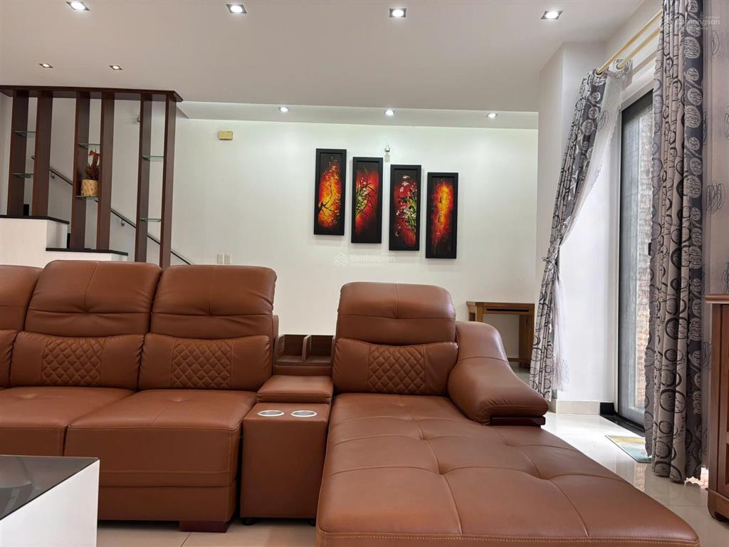Cho thuê biệt thự 300m2 nhà đẹp tại the oasis kdc việt sing cạnh aeon mall  0909 901 ***