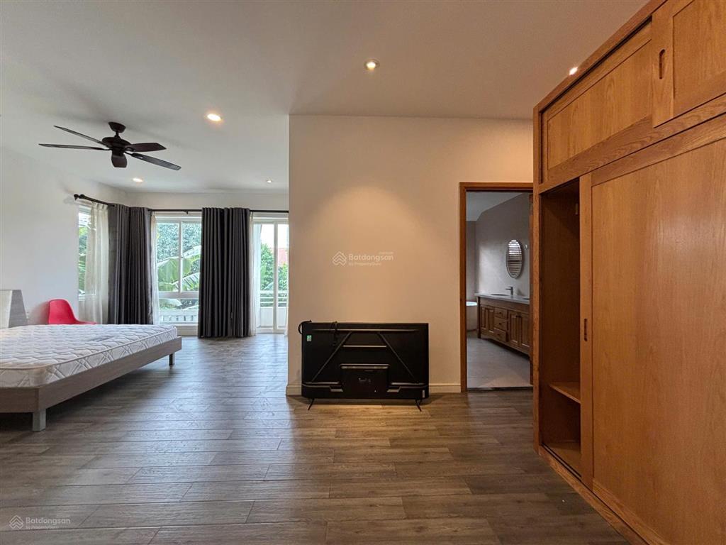 Cho thuê biệt thự nhà mới đẹp tại the oasis kdc việt sing cạnh aeon mall  0909 901 ***
