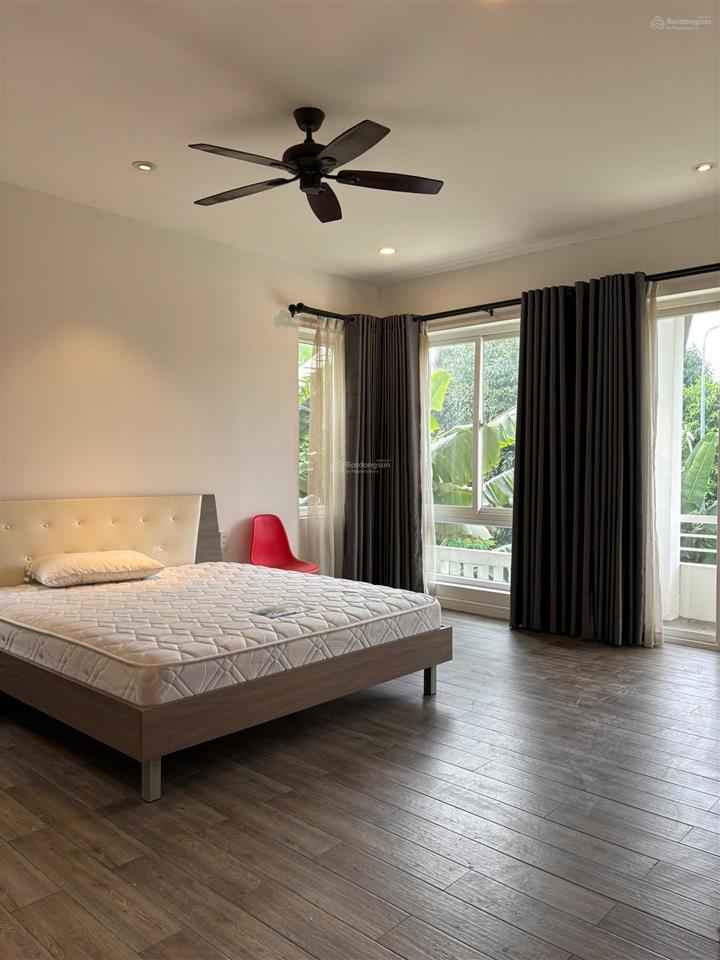 Cho thuê biệt thự nhà mới đẹp tại the oasis kdc việt sing cạnh aeon mall  0909 901 ***
