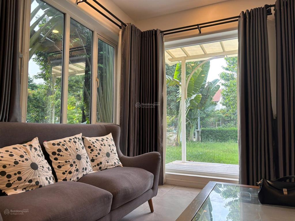 Cho thuê biệt thự nhà mới đẹp tại the oasis kdc việt sing cạnh aeon mall  0909 901 ***