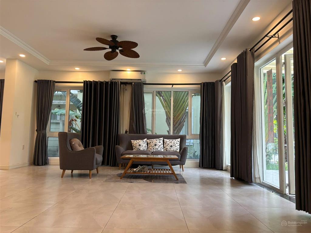 Cho thuê biệt thự nhà mới đẹp tại the oasis kdc việt sing cạnh aeon mall  0909 901 ***