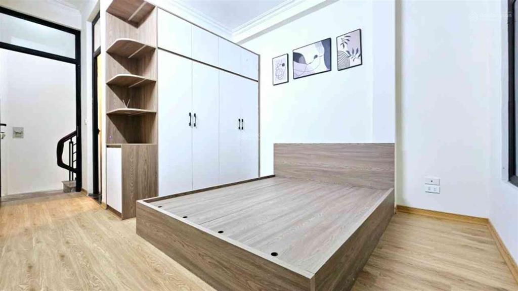 Bán gấp nhà khuất duy tiến 25m2, 6t, ô tô đỗ cửa, sổ đỏ đẹp, sẵn sàng thương lượng mạnh
