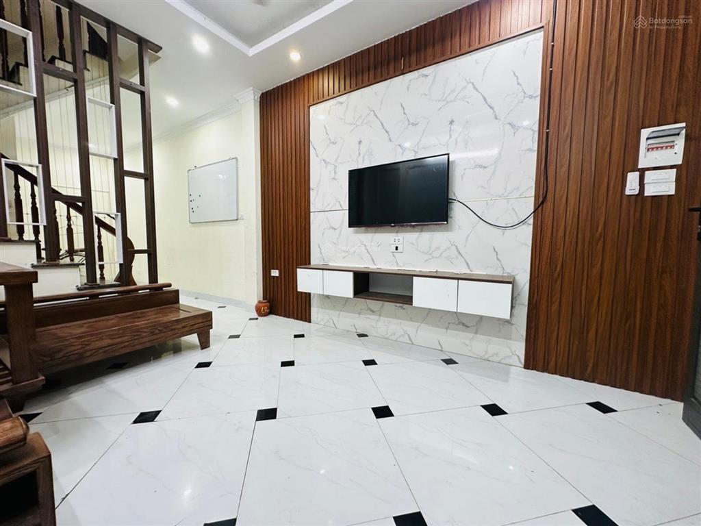 Bán nhà phương canh 30m2, 5t, sổ đỏ đẹp, cách ô tô 20m, giá đầu tư, có thương lượng