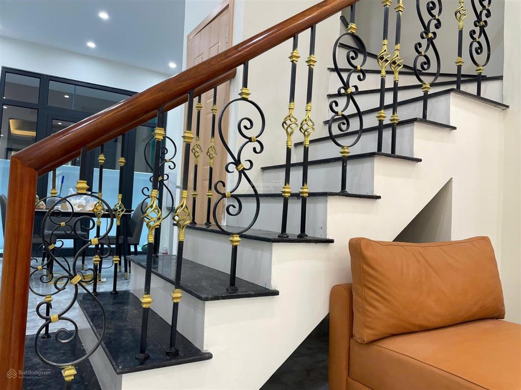 Giảm cực sâu 1 tỷ, đảo dừa 56m  hướng đông nam  hoàn thiện 2 tầng. tầng 2 ngăn 2 phòng khép
