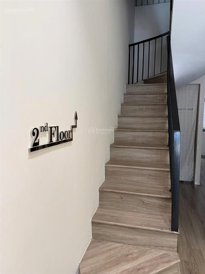 Giảm sâu 2 tỷ. hàng nổi bật 60m  tây bắc  9 tỷ thu về  hoàn thiện full 5 tầng có thang