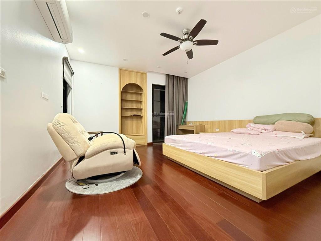 Giảm 5 tỷ, bán nhà phân lô phố nghĩa đô, cầu giấy, dt 70m2x5t, vỉa hè, ô tô tránh, giá hơn 25 tỷ.