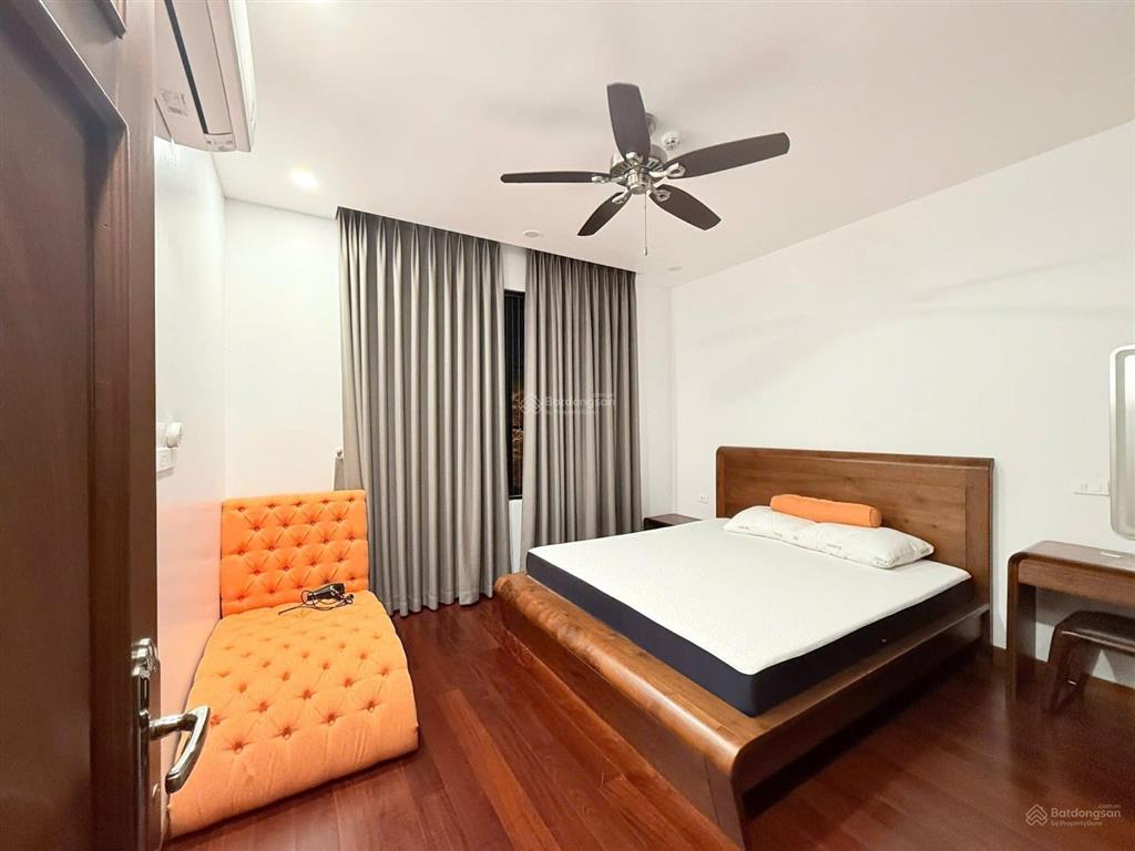 Giảm 5 tỷ, bán nhà phân lô phố nghĩa đô, cầu giấy, dt 70m2x5t, vỉa hè, ô tô tránh, giá hơn 25 tỷ.