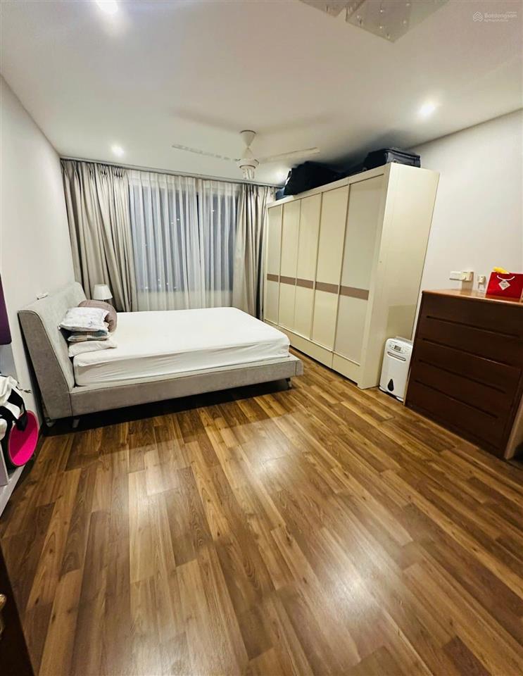 Bán 3 ngủ 130m2 giá thấp goldmark city 136 hồ tùng mậu, hà nội