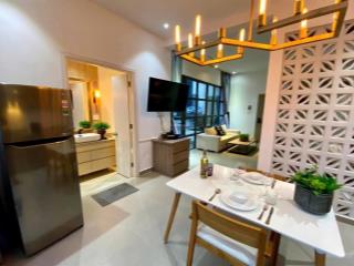 Cho thuê căn hộ dịch vụ ban công siêu rộng ngay khánh hội quận 4 sát quận 1 quận 7