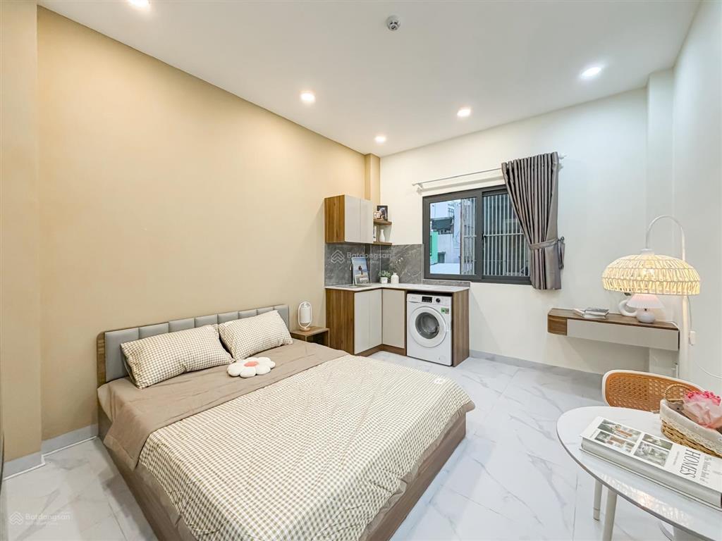 Cho thuê căn hộ mới 1 phòng ngủ cửa sổ thoáng máy giặt riêng trung tâm quận 5 có thang máy giá 7tr