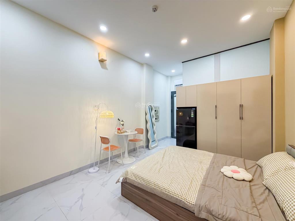 Cho thuê căn hộ mới 1 phòng ngủ cửa sổ thoáng máy giặt riêng trung tâm quận 5 có thang máy giá 7tr