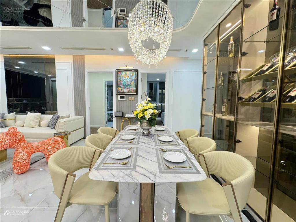 Bán căn hộ chung cư hùng vương plaza, 9 tỷ, 117m², 3pn, 2wc, chính chủ giá tốt nhà thoáng  e trân