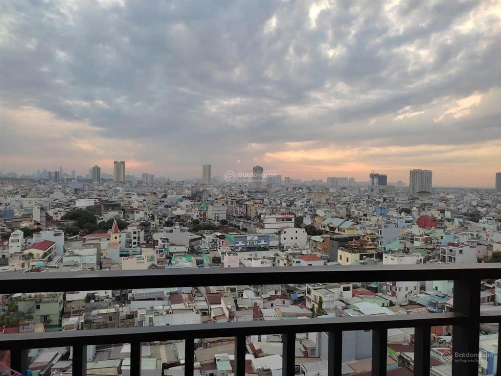 Cho thuê căn hộ saigon asiana, 2pn, 2wc, 67m2, không nội thất, view pháo hoa, giá 10 triệu/th