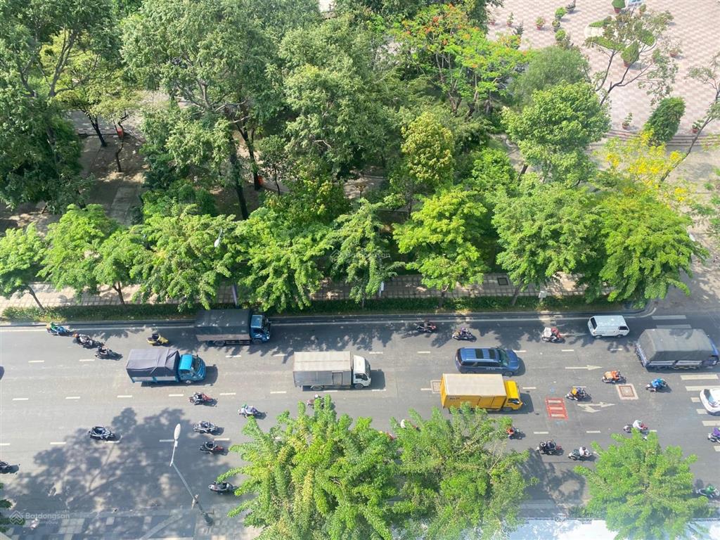 Bán căn hộ park legend, 3pn, 2wc, 100m2, căn góc, giá 8.8 tỷ, không nội thất,  0908 435 ***