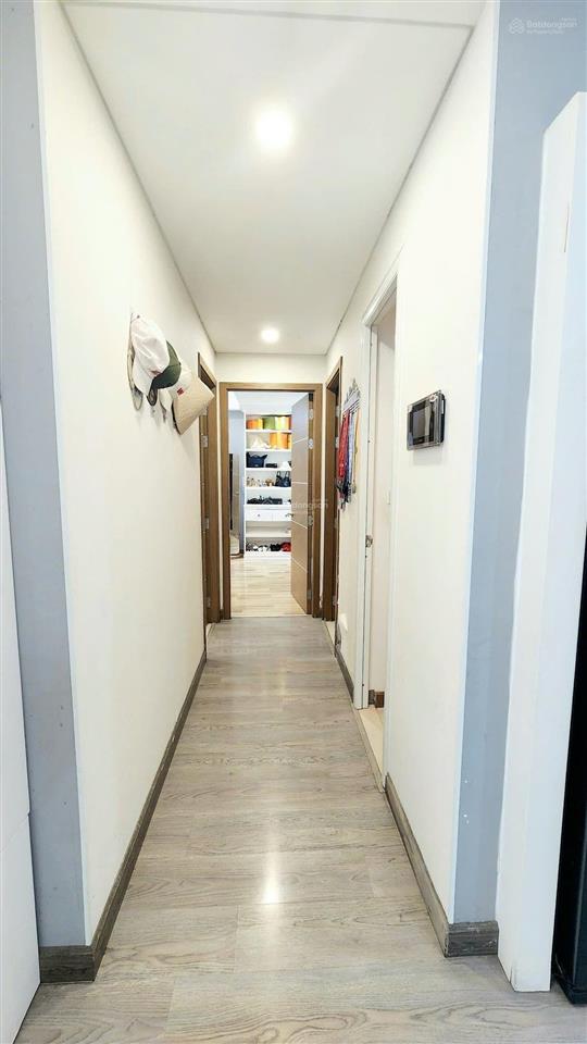 Bán căn hộ saigon airport, 2pn, 2wc, 95m2 giá 7 tỷ 750, sổ hồng riêng,  0908 435 ***
