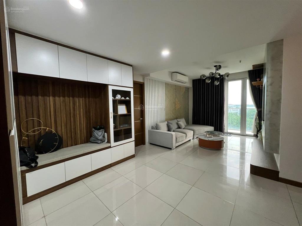 Bán căn hộ saigon airport, 3pn, 2wc, 128m, có sổ, giá 9.8 tỷ, không nội thất, 0908 435 ***