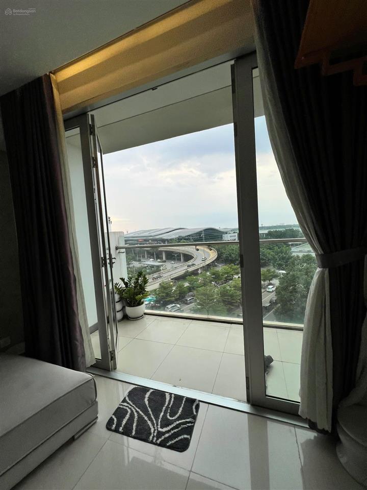 Bán căn hộ saigon airport, 3pn, 2wc, 128m, có sổ, giá 9.8 tỷ, không nội thất, 0908 435 ***