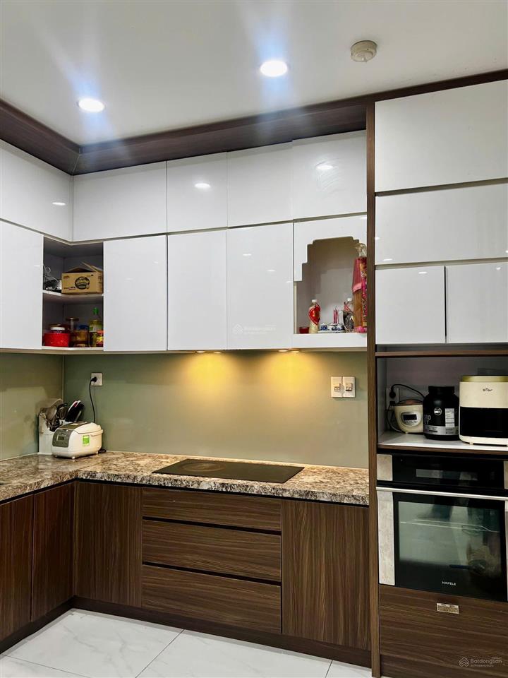 Bán căn hộ res 11 , 2pn , 2wc, 84m2 , có sổ , có nội thất ,giá  5.7 tỷ ,  0908 435 ***