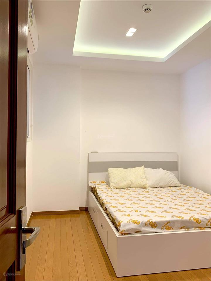 Cho thuê căn hộ sky center, 2pn, 2wc , full nội thất ,view sân bay ,giá  17 triệu , 0908 435 ***