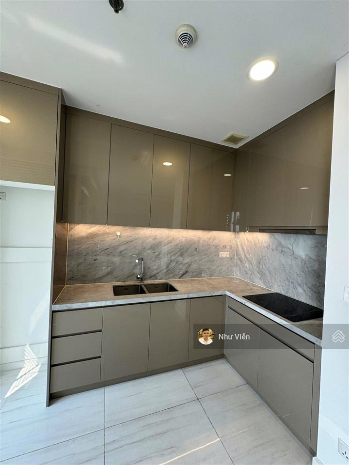 Bán căn hộ kingdom, 1pn, 1wc, 50m², có sổ, giá 5,4 tỷ, hướng đông, 0908 435 ***