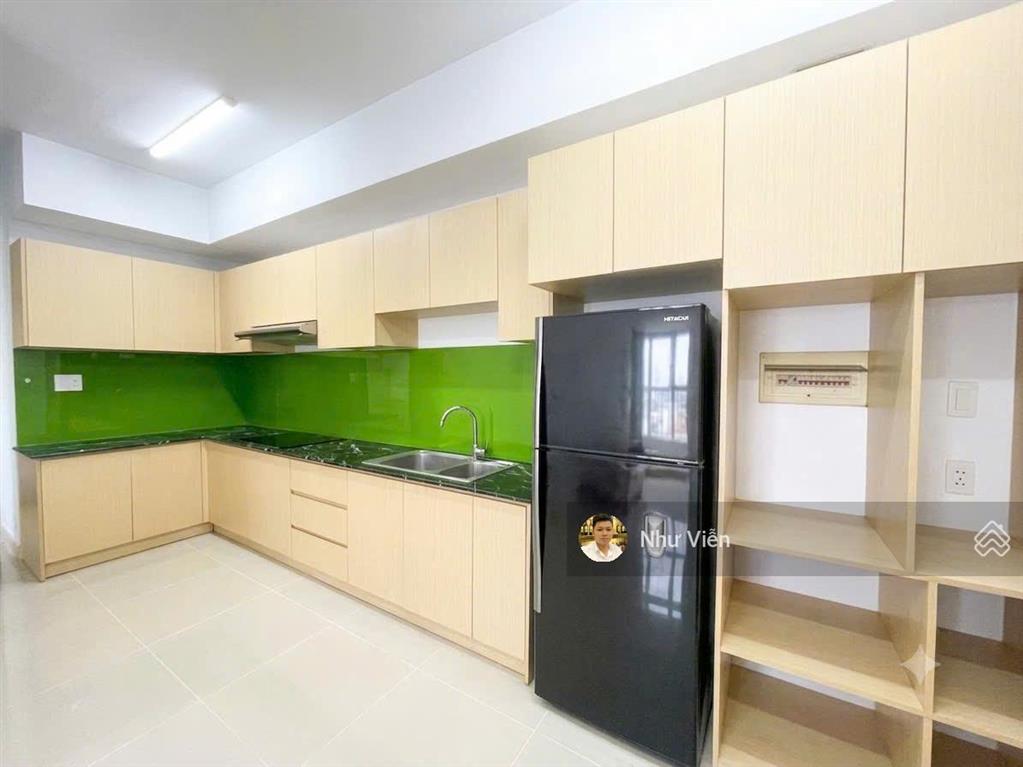 Bán căn hộ oriental plaza, 3pn, 3wc, ban công phòng khách, giá 5.5 tỷ, shr, 0908 435 *** viễn
