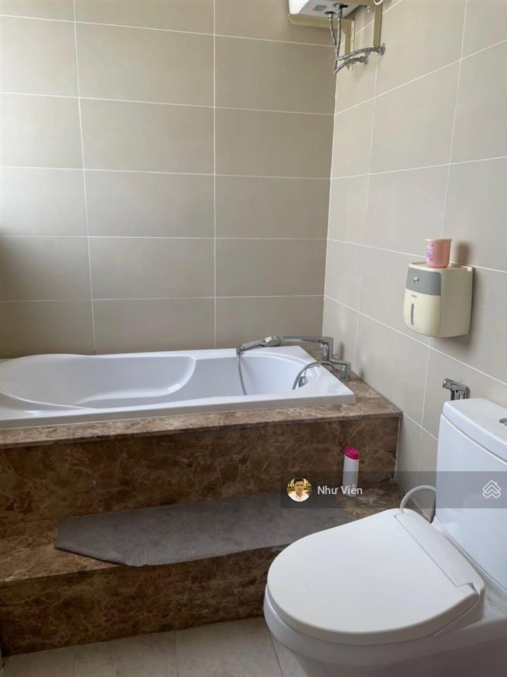 Bán căn hộ sky center, 3pn, 2wc, 98m2, 8 tỷ, đang được làm sổ, 0908 435 *** viễn