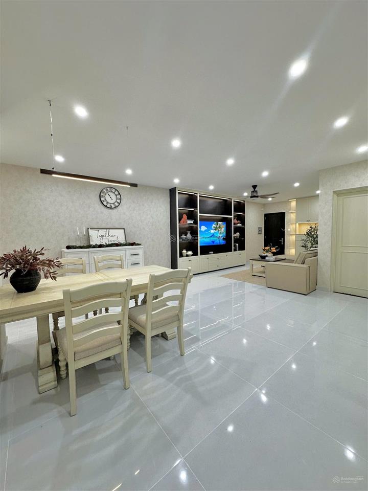Cho thuê căn hộ the harmona, tân bình, dt 75m2, 2pn 2wc giá 12tr (nhà đẹp).  0899 874 *** mão