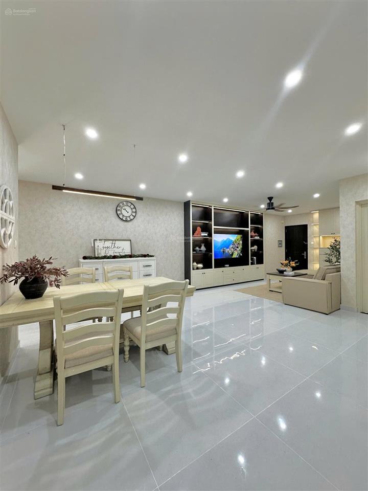 Cho thuê căn hộ the harmona, tân bình, dt 75m2, 2pn 2wc giá 12tr (nhà đẹp).  0899 874 *** mão