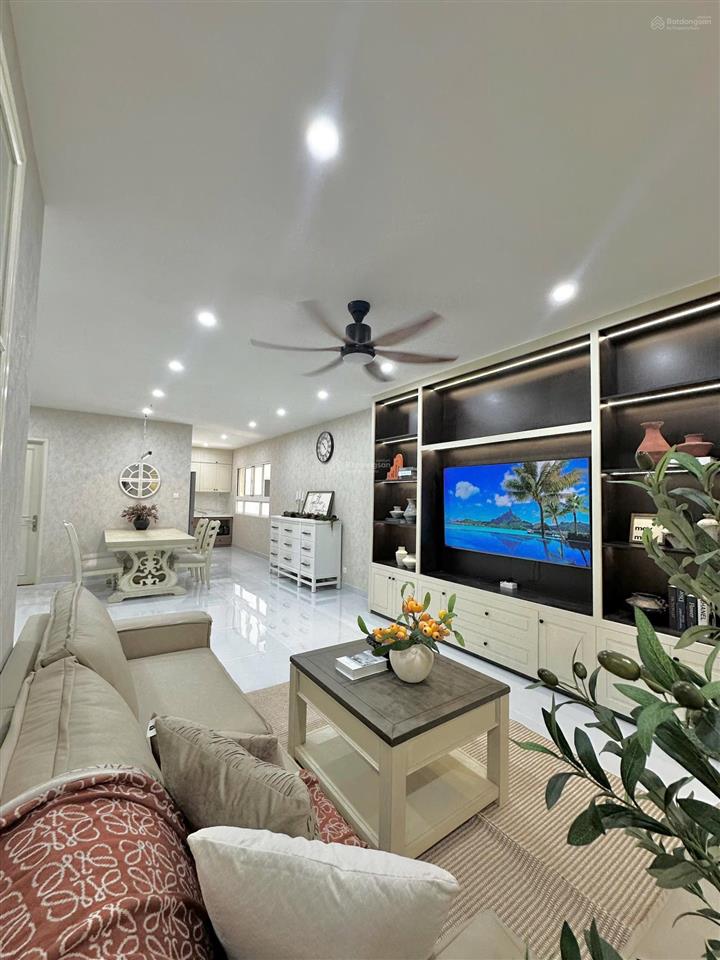 Cho thuê căn hộ the harmona, tân bình, dt 75m2, 2pn 2wc giá 12tr (nhà đẹp).  0899 874 *** mão