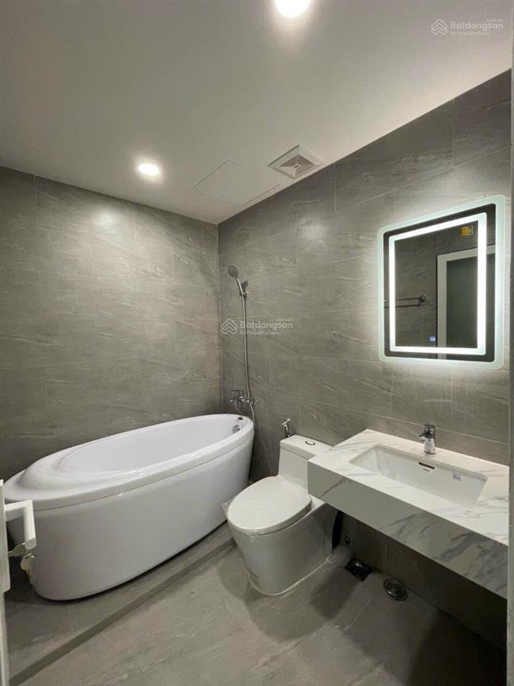 Chủ cần bán penhouse cao ốc phú nhuận, dt 370m2 3pn 4wc giá 18 tỷ sổ hồng chính chủ