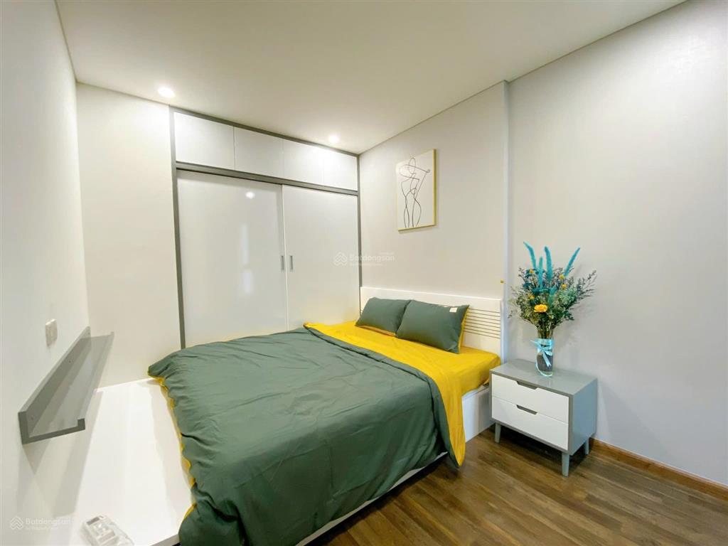 Cho thuê gấp chcc sky center, sân bay dt 74m2, 2pn, 2wc giá 15tr (nhà đẹp).  0899 874 *** mão