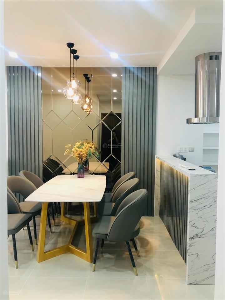Cho thuê gấp chcc sky center, sân bay dt 74m2, 2pn, 2wc giá 15tr (nhà đẹp).  0899 874 *** mão
