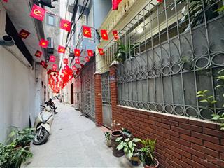 Chỉ 10.5 tỷ trung tâm cầu giấy 47mx5t,mt4.3m10.5tỷ 30m ra ô tô 2 thoáng vị trí đẹp sát trường chợ