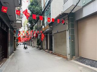 Bán nr 40m2 tại cầu giấy, giá tốt 11,9 tỷ 4pn, 4wc, pháp lý đầy đủ, ngõ thông tứ tung ô tô, sát phố