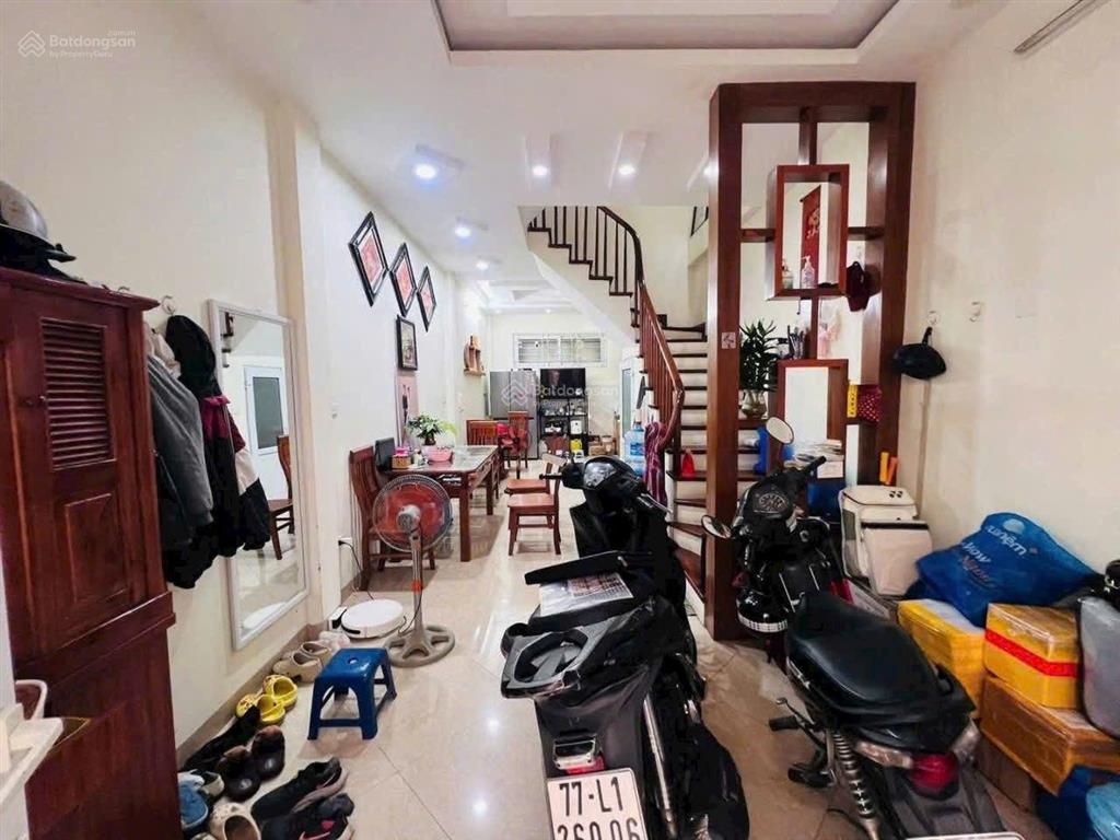 Rất cần bán nhà 5 tầng quận cầu giấy, ngõ 3 nguyễn khánh toàn dt 40m2, giá 11.9 tỷ ôtô, kinh doanh