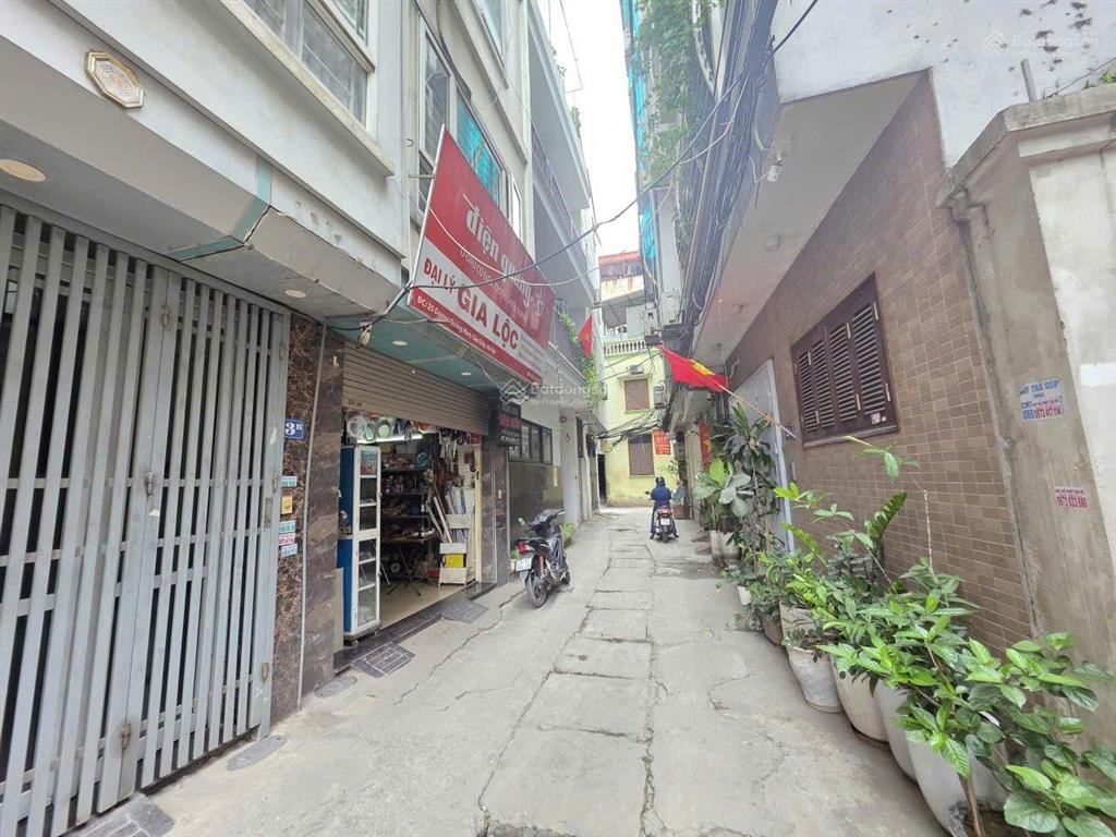 Rất cần bán nhà 5 tầng quận cầu giấy, ngõ 3 nguyễn khánh toàn dt 40m2, giá 11.9 tỷ ôtô, kinh doanh