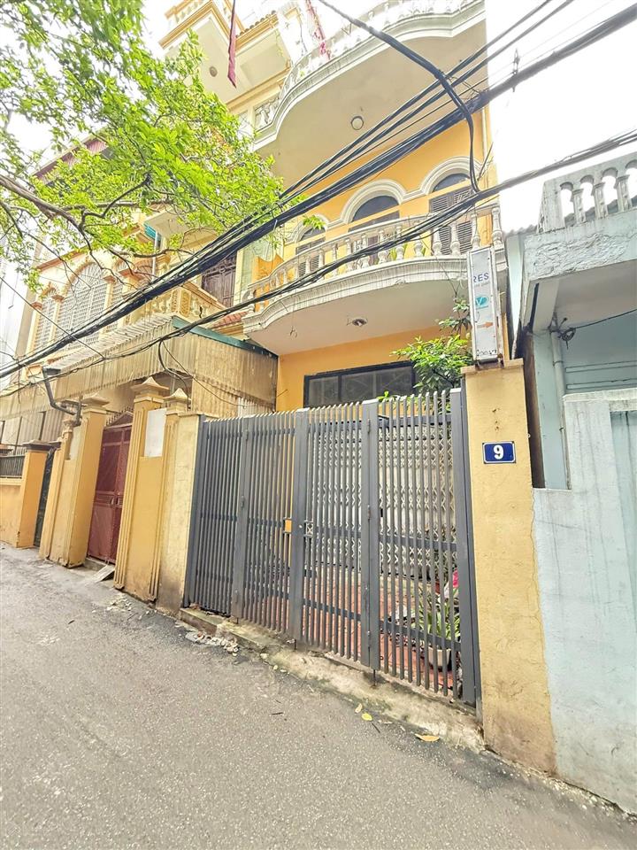 Bán đất tặng nhà 3 tầng hoàng quốc việt, nghĩa đô dt 50m, mt 4m, giá 15 tỷ ngõ thông ôtô kinh doanh