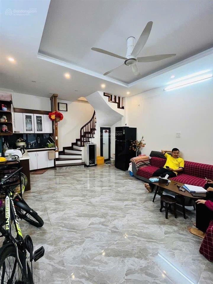 Bán nhà riêng 5 tầng ngõ 132 cầu giấy dt 35m, mt 4,5m giá 10 tỷ nhà mới đầy đủ nội thất sổ đỏ cc.