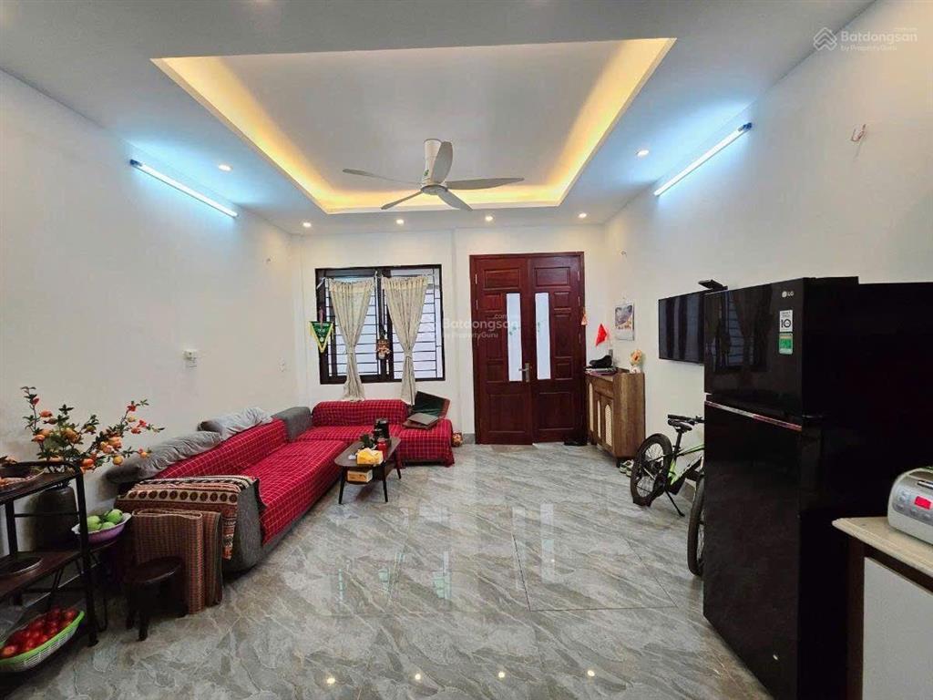 Bán nhà riêng 5 tầng ngõ 132 cầu giấy dt 35m, mt 4,5m giá 10 tỷ nhà mới đầy đủ nội thất sổ đỏ cc.