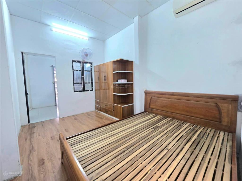 Cho thuê nhà nguyên căn phố đội cấn 40m2x3t, 2pn, 2vs full nội thất 9.5tr/tháng ngõ thông ô tô kd