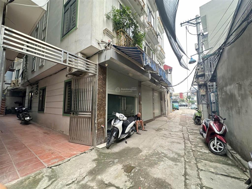 Nhà đẹp 7,8 tỷ ngô quyền tt hà đông dt 35m x 5 tầng, mt 3,8m ô tô đỗ cổng 10m ra ô tô tránh sát phố